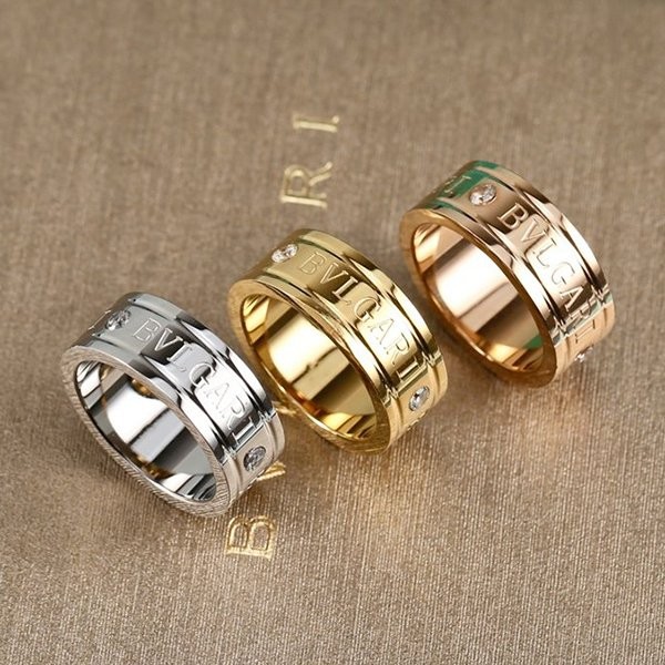 ＜最新で絶対欲しい>ブルガリ ロゴリング  ダイヤ付き 指輪 Bub56163