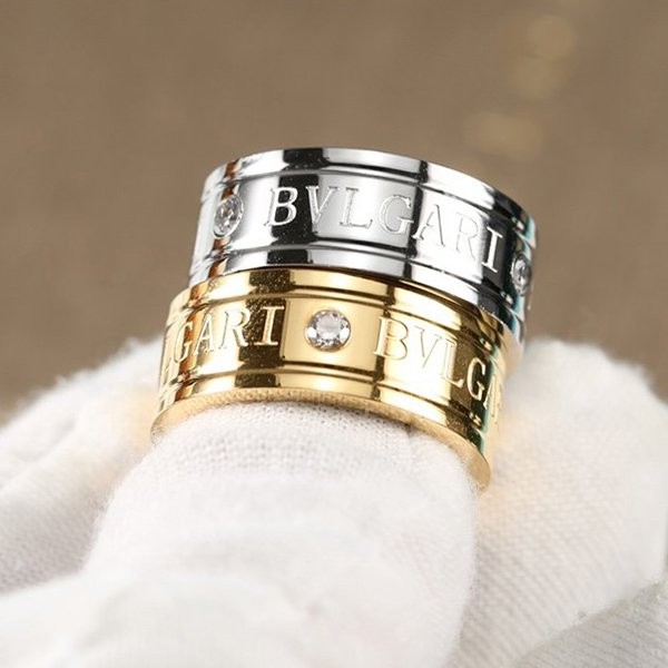 ＜最新で絶対欲しい>ブルガリ ロゴリング  ダイヤ付き 指輪 Bub56163